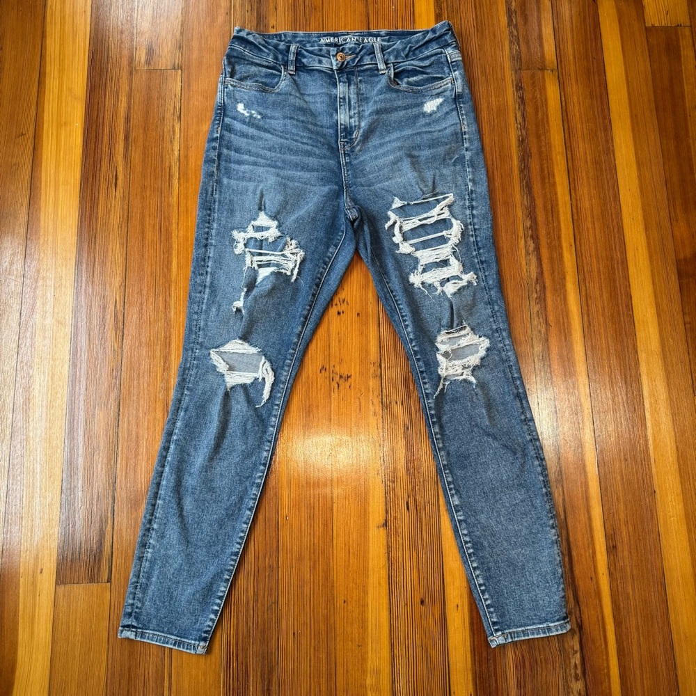 American Eagle Women’s High Rise Distressed Blue Jeans Size 12 EUC